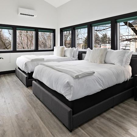 Icon Inn Елънсбърг Екстериор снимка