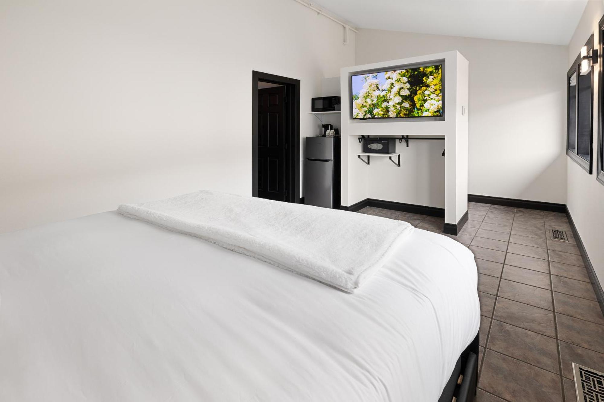 Icon Inn Елънсбърг Екстериор снимка